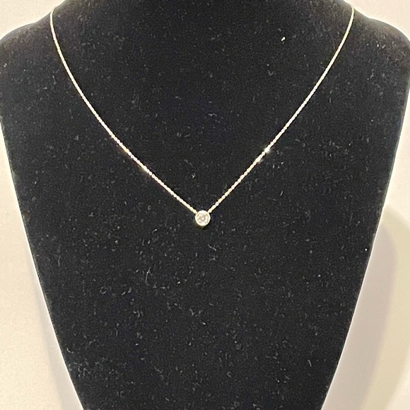 Brilliant VVS1 natural Diamond solitaire pendant 18K